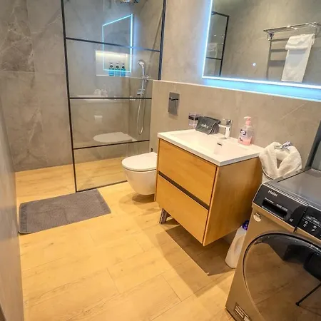 1 Bdr New Boutique & Prime Location Apartament *