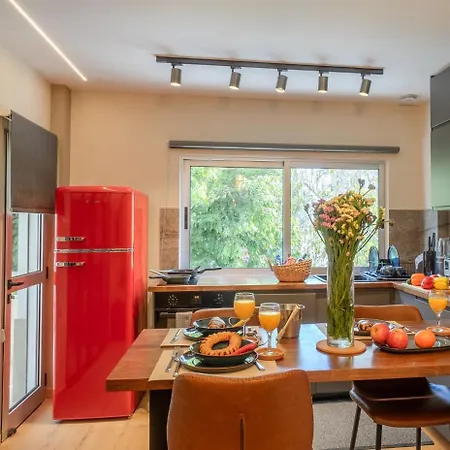 1 Bdr New Boutique & Prime Location *