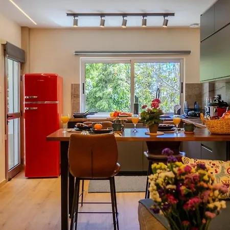 1 Bdr New Boutique & Prime Location *