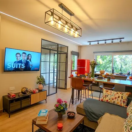1 Bdr New Boutique & Prime Location Apartment