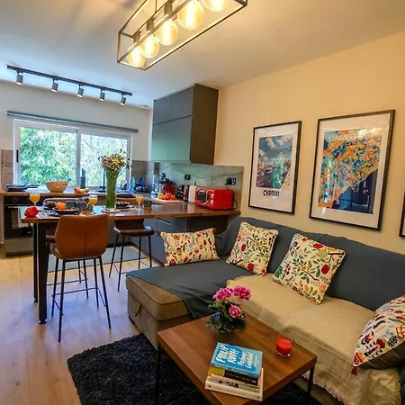 1 Bdr New Boutique & Prime Location