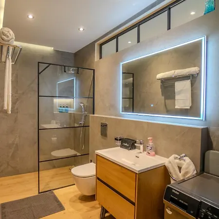 1 Bdr New Boutique & Prime Location