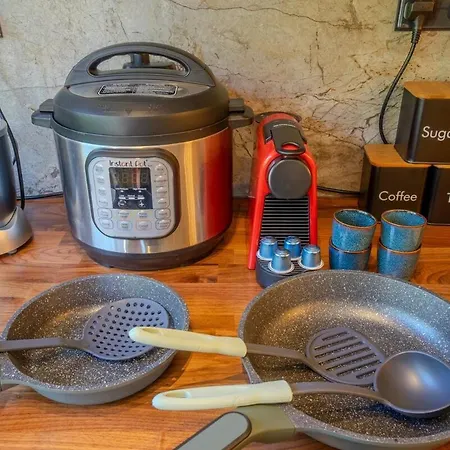 Lägenhet 1 Bdr New Boutique & Prime Location