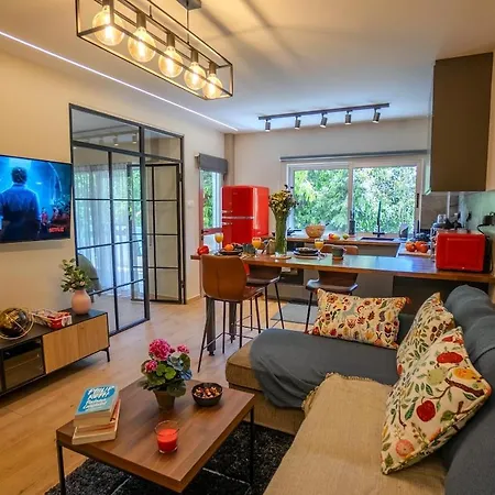 1 Bdr New Boutique & Prime Location *