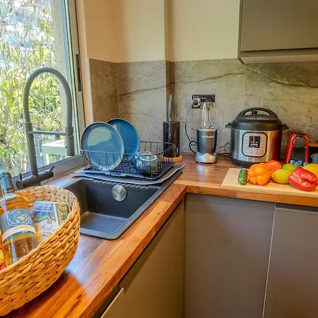 1 Bdr New Boutique & Prime Location Apartment *