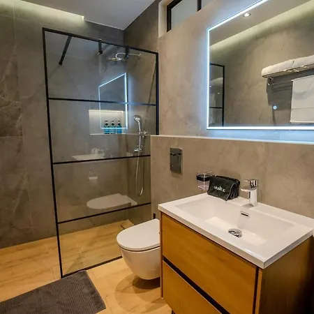 1 Bdr New Boutique & Prime Location Apartment