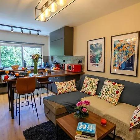 Apartment 1 Bdr New Boutique & Prime Location