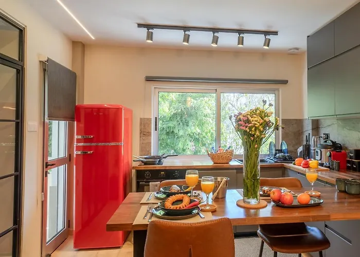 1 Bdr New Boutique & Prime Location *