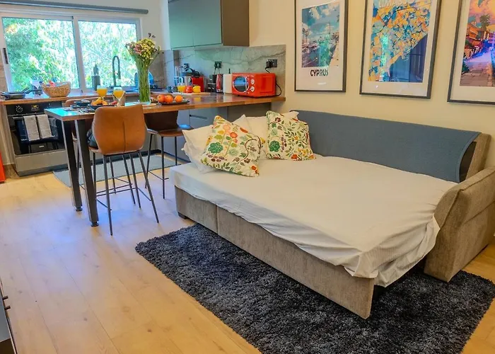 1 Bdr New Boutique & Prime Location