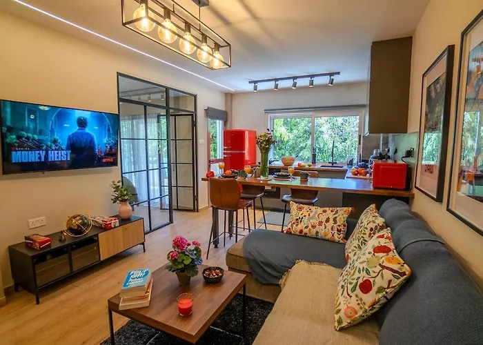 1 Bdr New Boutique & Prime Location *