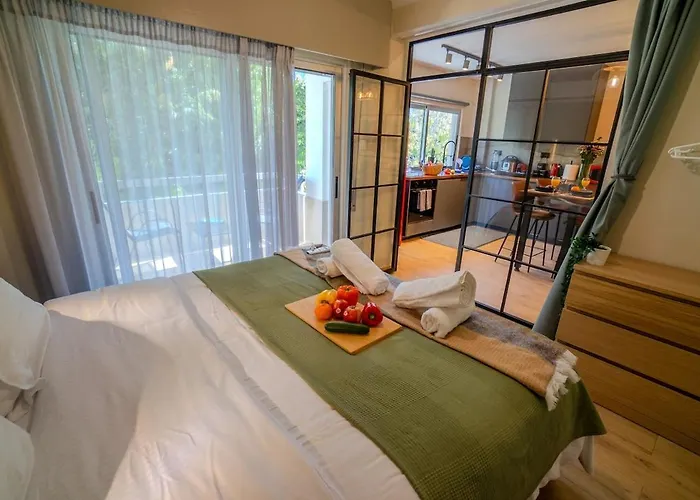 1 Bdr New Boutique & Prime Location