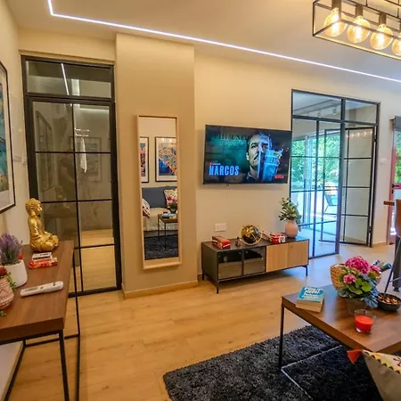 1 Bdr New Boutique & Prime Location *