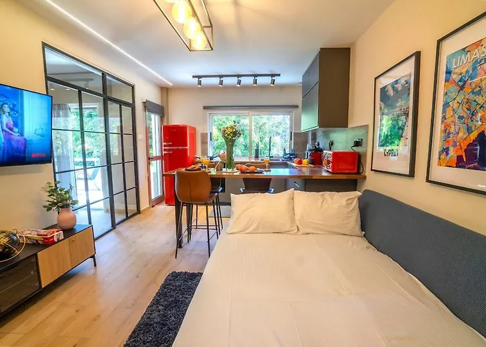 1 Bdr New Boutique & Prime Location *