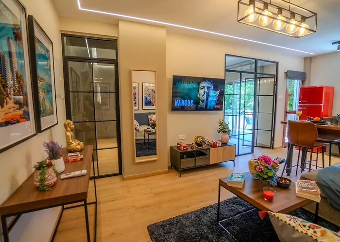 1 Bdr New Boutique & Prime Location *